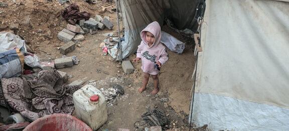 Des enfants continuent de mourir à Gaza.