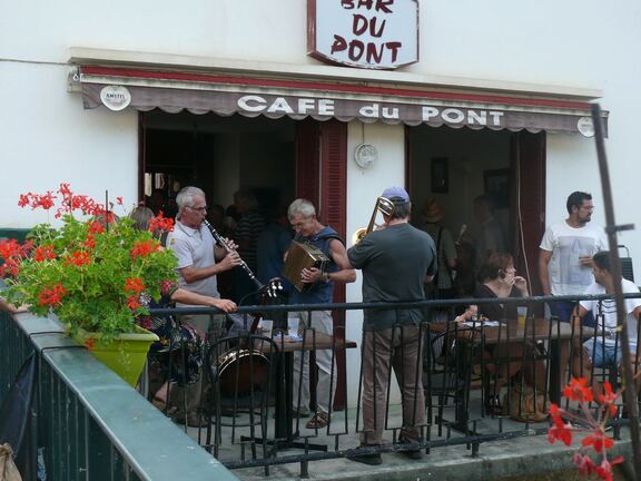 Ouverture du Café du Pont à Soueich - Petite République.com