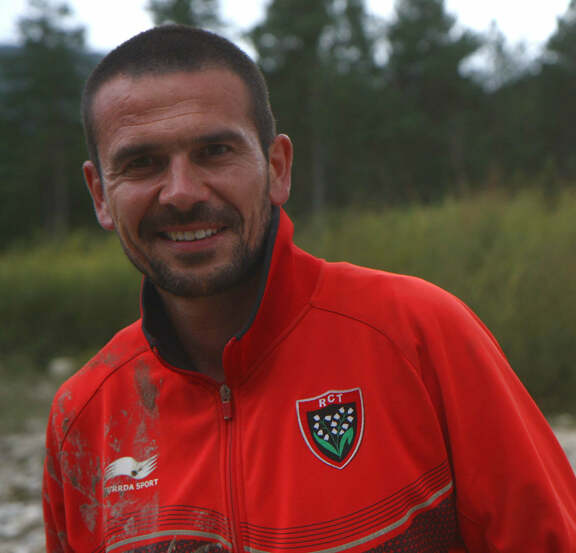 1 personne, plein air et gros plan, texte qui dit ’RCT RRDA SPORT’