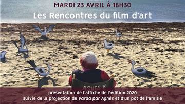 une personne ou plus, océan, plage, texte et plein air